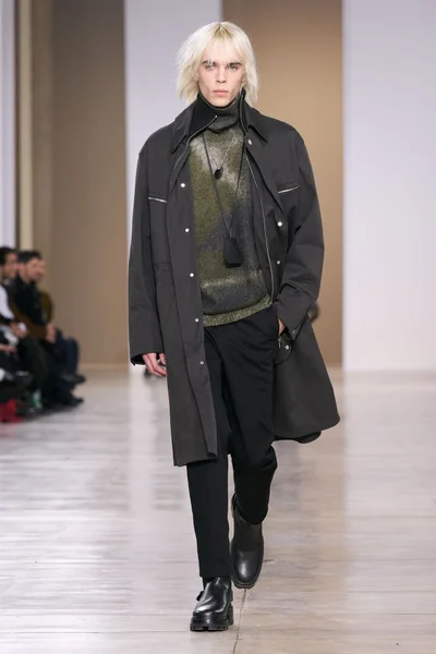 Look 15